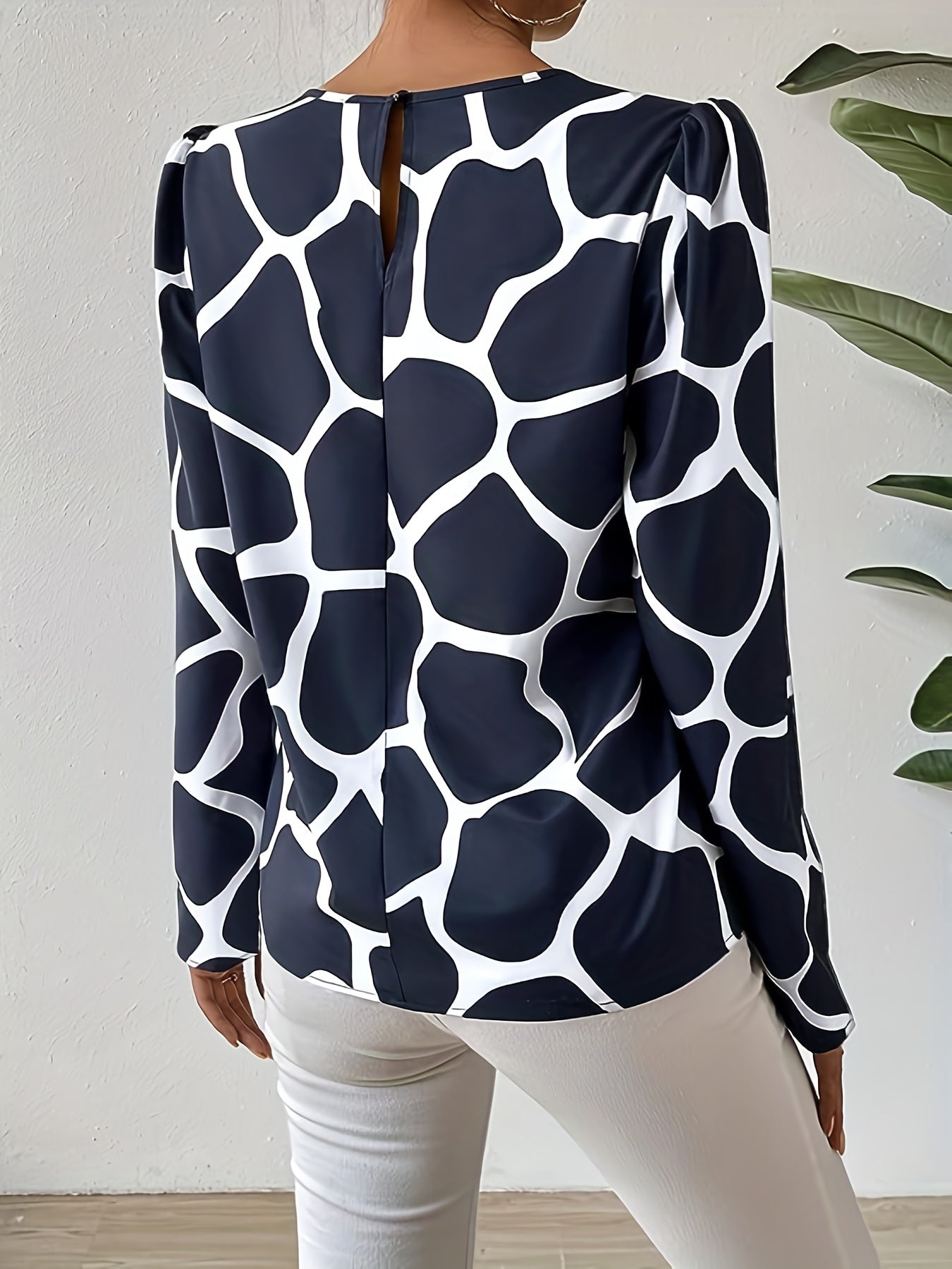 vlovelaw Giraffe Print Blouse, Casual Crew Neck Long Sleeve Blouse, Women's Clothing