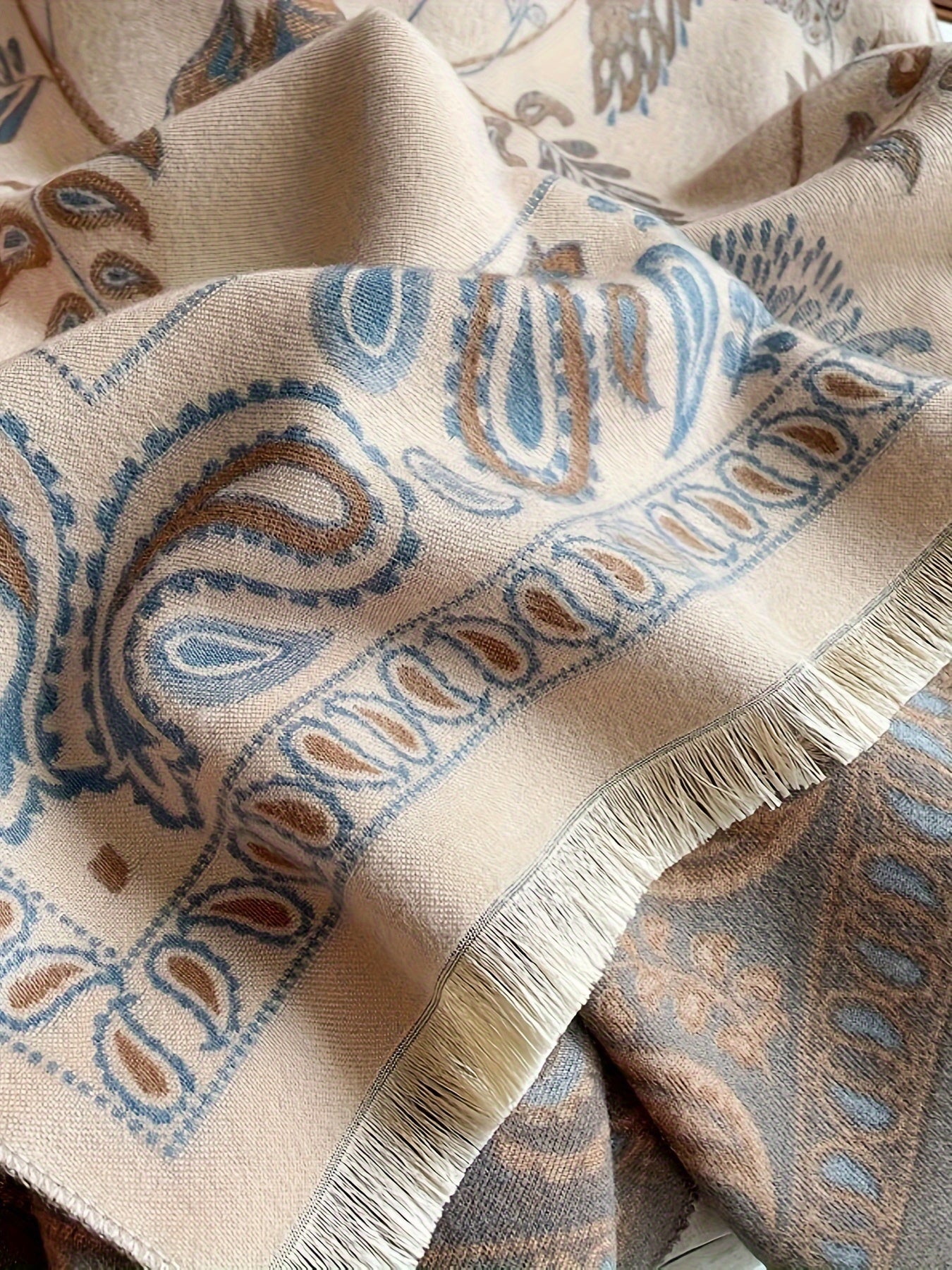 Plus Size Elegant Winter Coat, Women's Plus Paisley Floral Print Raw Trim Batwing Sleeve Open Front Shawl Cape Coat