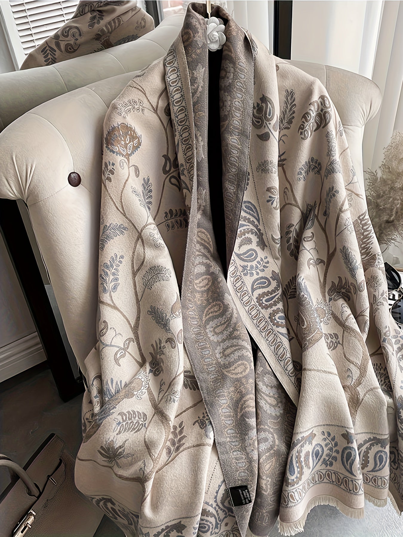 Plus Size Elegant Winter Coat, Women's Plus Paisley Floral Print Raw Trim Batwing Sleeve Open Front Shawl Cape Coat