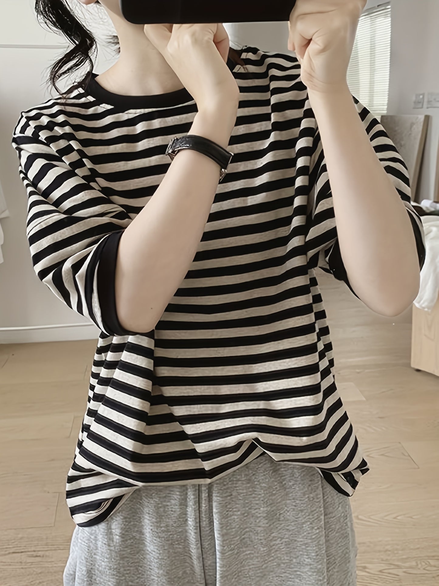 vlovelaw Crew Neck Striped T-Shirt, Random Print Casual Top For Summer & Spring, Women's Clothing
