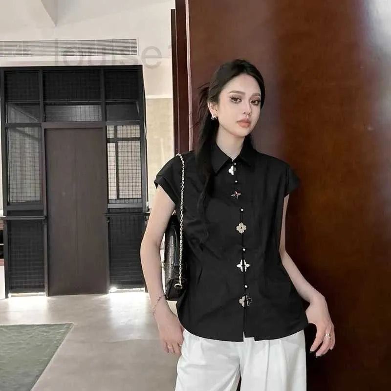 Women's Blouses & Shirts Designer Brand High Set Placket, Hand Sewn Hardware, Metal Label, Waist Collection, Slimming Shirt, New Sleeveless Collar Shirt for Summer 88L5