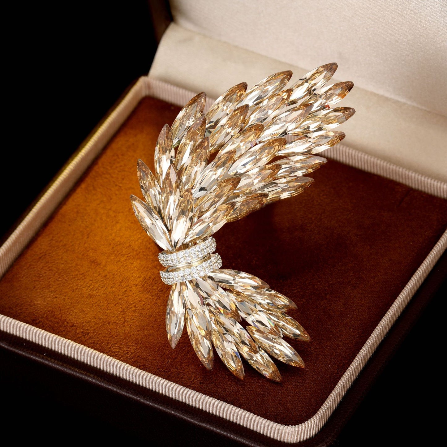 2025 High-end crystal wheat ear creative personality brooch women's exquisite luxury temperament high-end sense of suit coat accessories pin