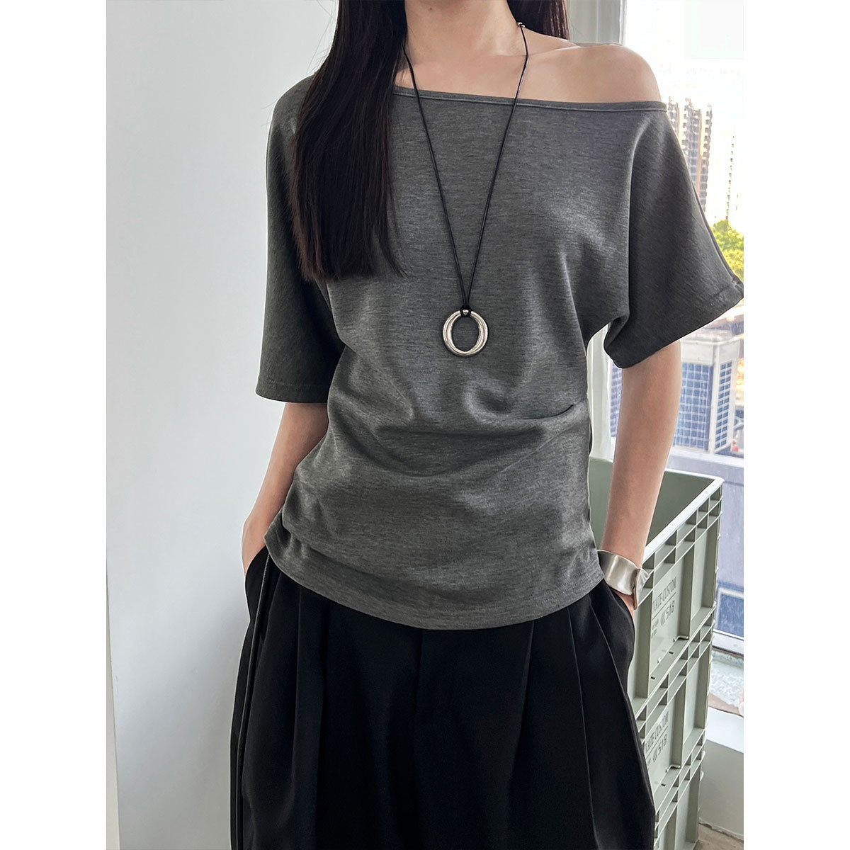 Lu Xi, lazy slanted shoulders loose short-sleeved women's summer new off-shoulder asymmetrical waist and thin T-shirt 2658