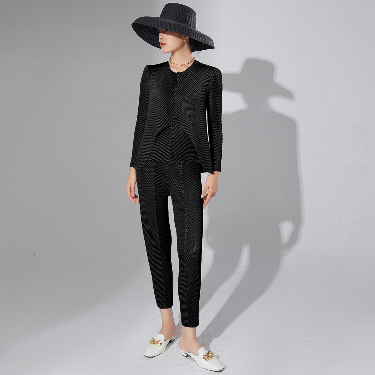 2025 style pleated women's fashion suit, high-end design sense niche cardigan jacket casual pants two-piece set