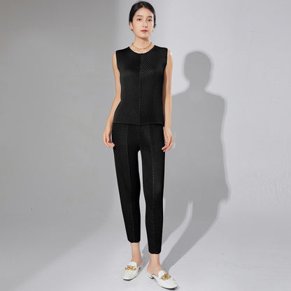 2025 style pleated women's clothing high-end fashion suit temperament two-piece sleeveless T-shirt top versatile casual pants