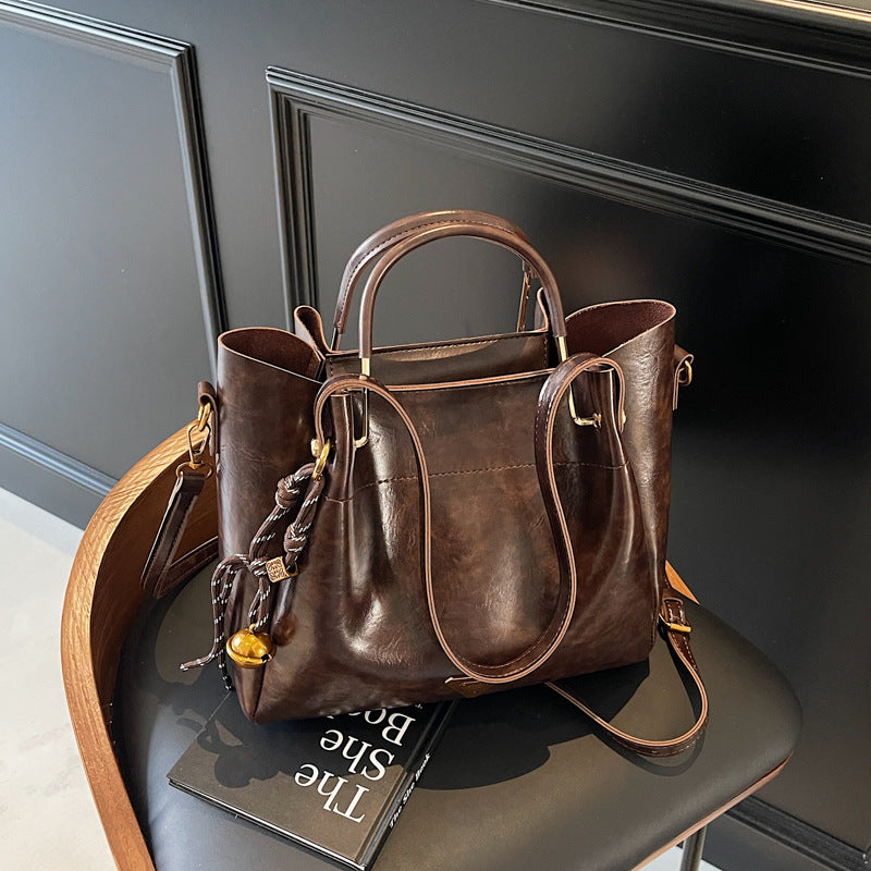 VLOVELAW 2025 Premium oil wax leather bag women's popular new trendy and versatile casual messenger bag commuter shoulder portable bucket bag