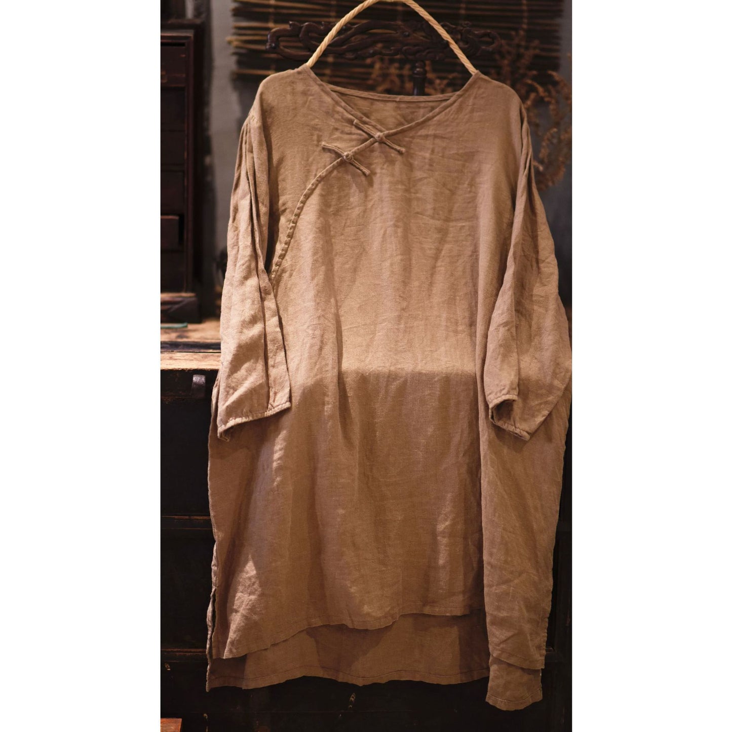 2025    22/5 Big Joe, literary and retro linen hand-sewn buckle V-neck pullover, medium and long linen shirt with seven-quarter sleeves