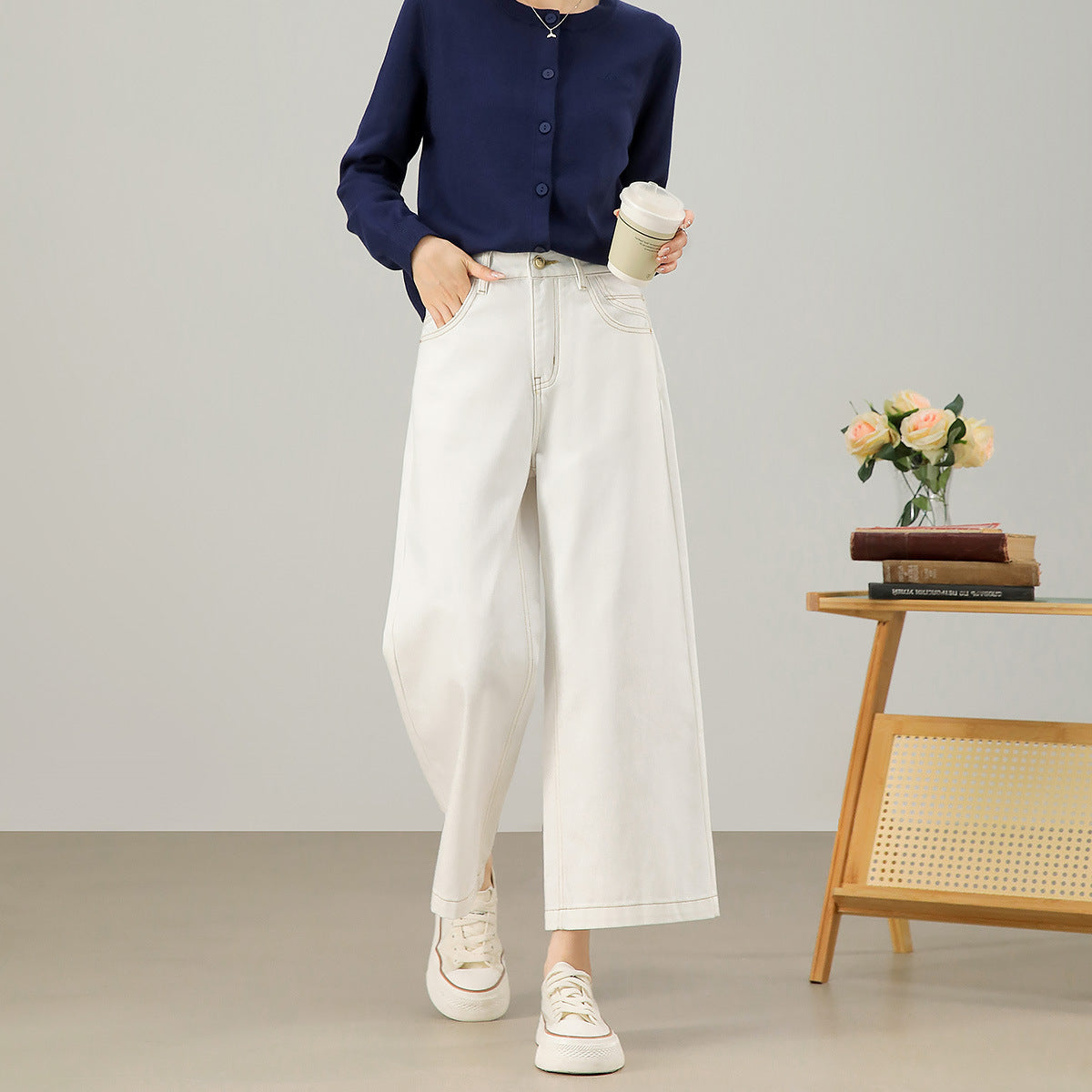 2025  White wide-leg jeans women's clothing summer new pear-shaped loose body covering meat nine-point thin straight pants