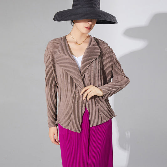 2025 style autumn coat women's design sense niche one-button high-end chic pleated versatile knitted sweater cardigan