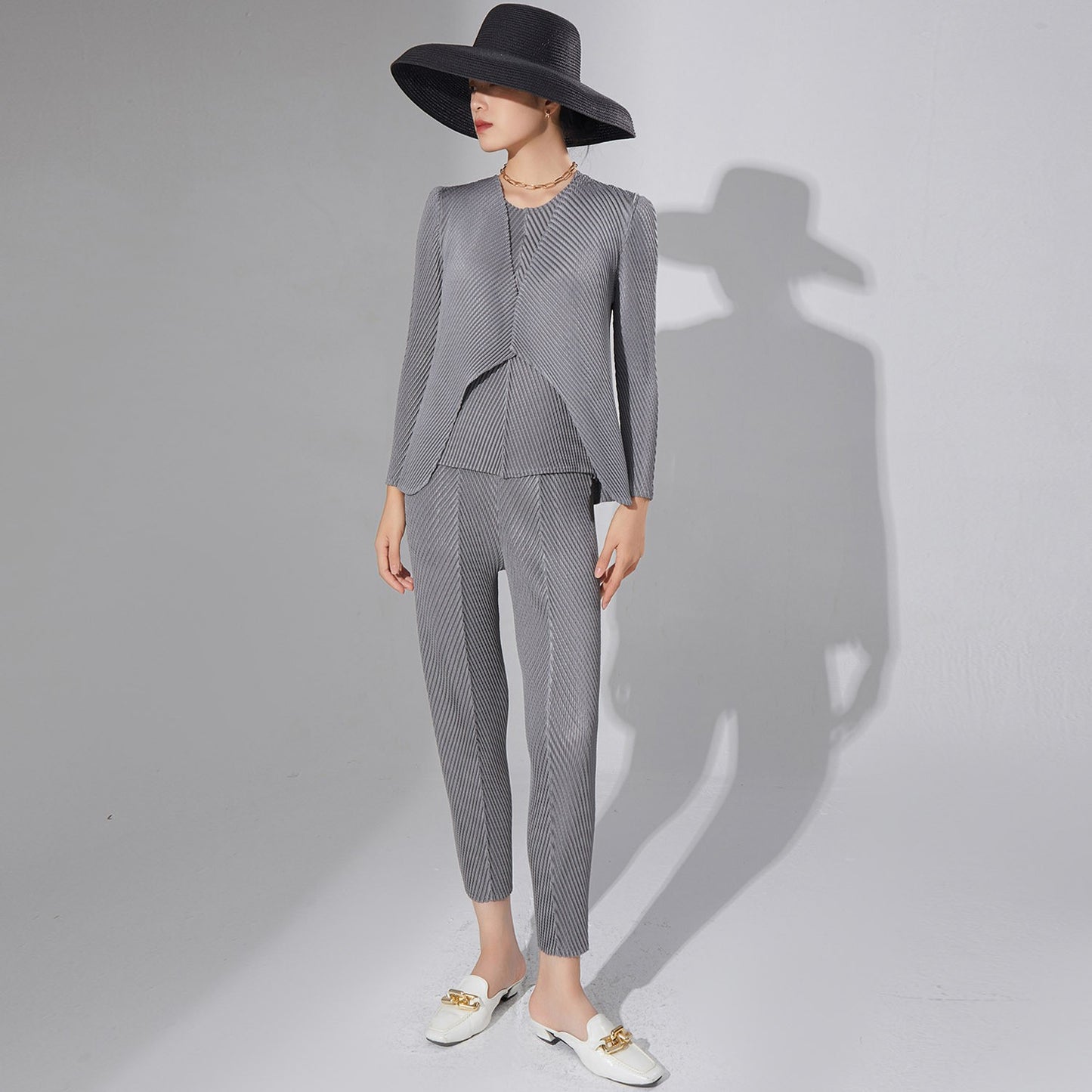 2025 style pleated women's fashion suit, high-end design sense niche cardigan jacket casual pants two-piece set
