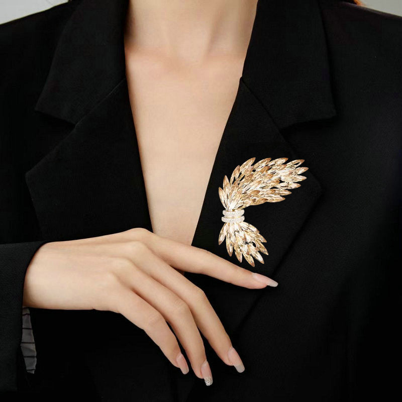 2025 High-end crystal wheat ear creative personality brooch women's exquisite luxury temperament high-end sense of suit coat accessories pin
