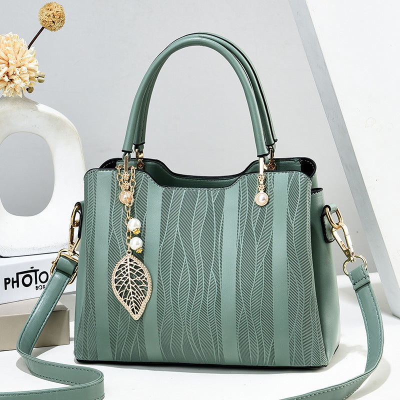 VLOVELAW 2025 Factory popular new bag mother model women's handbag large capacity fashion shoulder bag women's bag one piece hair