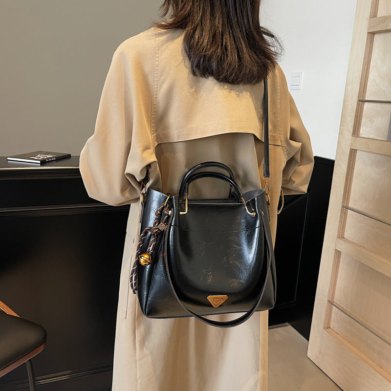 VLOVELAW 2025 Premium oil wax leather bag women's popular new trendy and versatile casual messenger bag commuter shoulder portable bucket bag