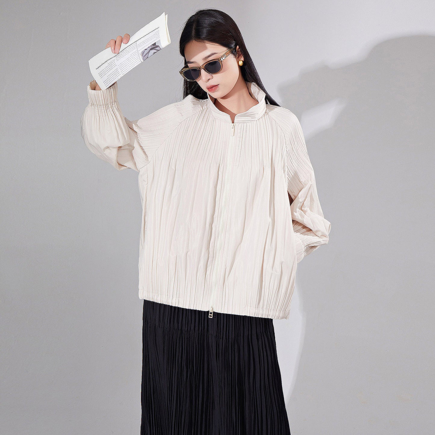 2025 counter cotton-padded clothes, bread clothes, women's high-end short zippers, winter thick coats, pleated cotton clothes tide