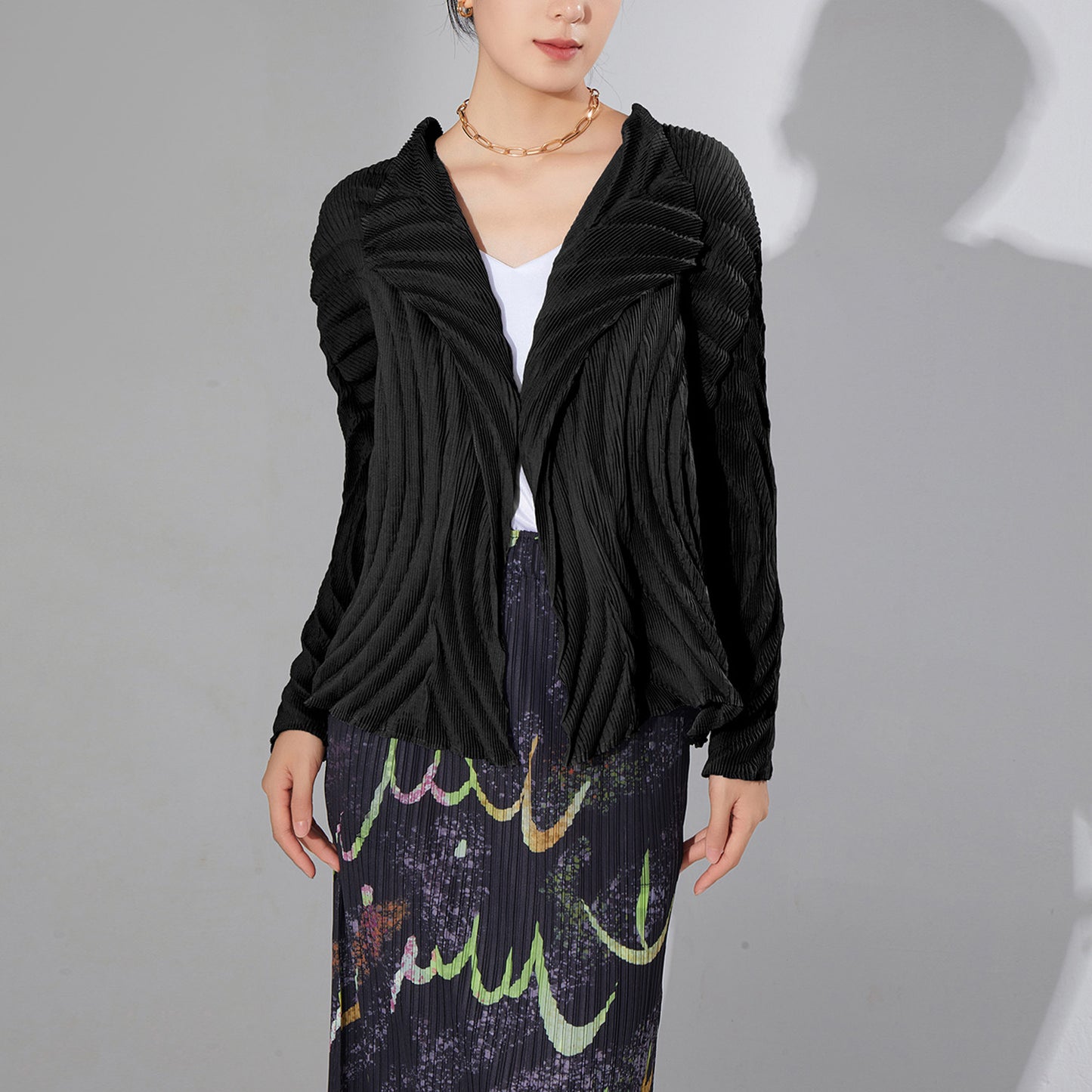 2025 style autumn coat women's design sense niche one-button high-end chic pleated versatile knitted sweater cardigan